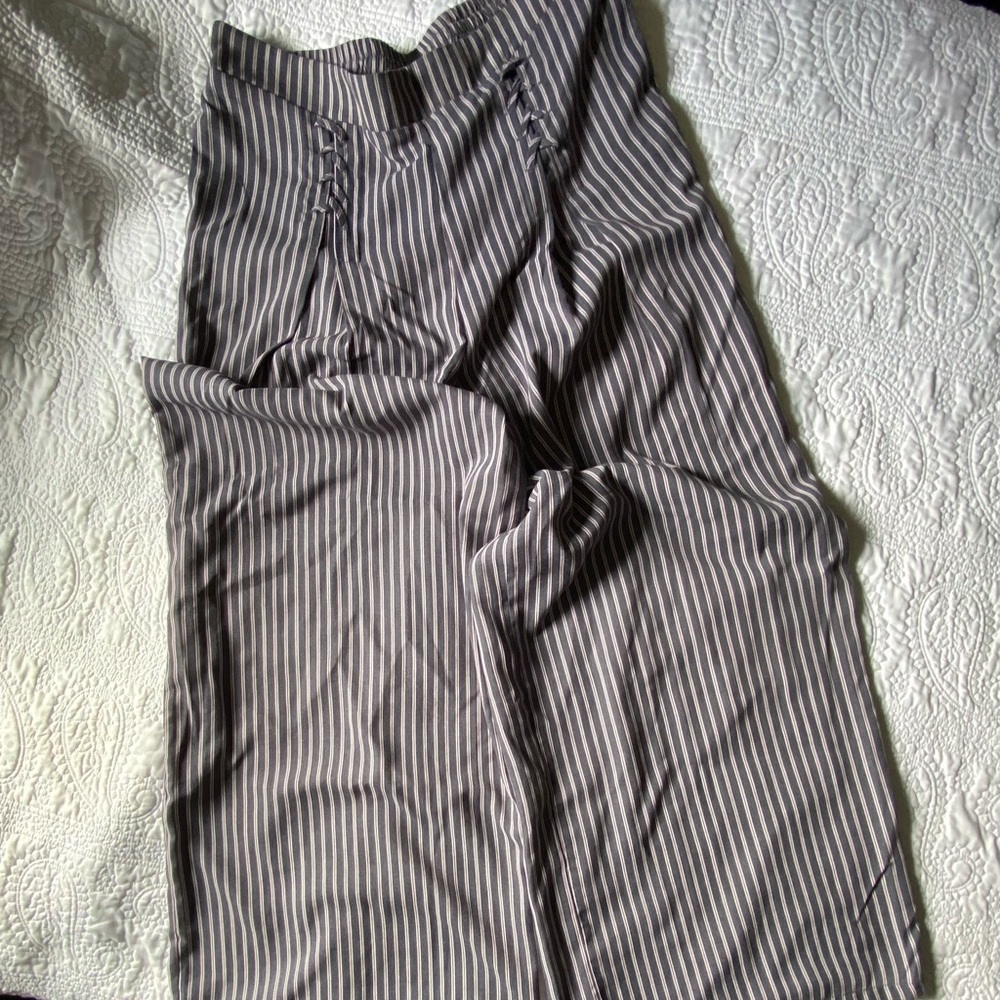 Suzanne Betro Gray and White Striped Wide Leg Pants